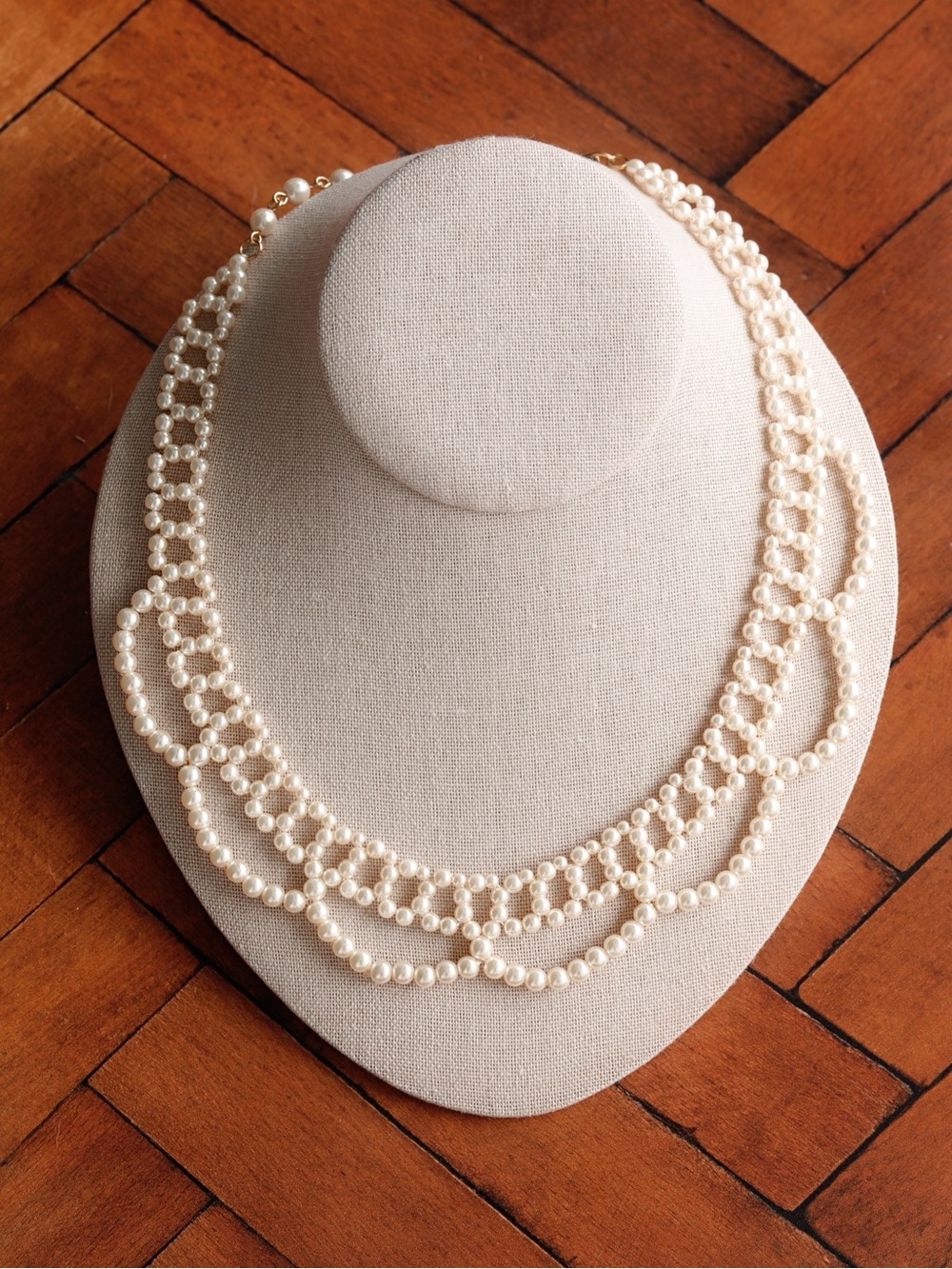 Vtg 60s Cream Faux Pearl Draped Festoon Gold Tone Dangle Bib Necklace EUC